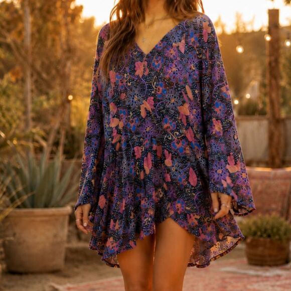Free People Dresses & Skirts - Free People Boho Floral V-Neck Bell Sleeve Mini Dress Womens L Purple Pink